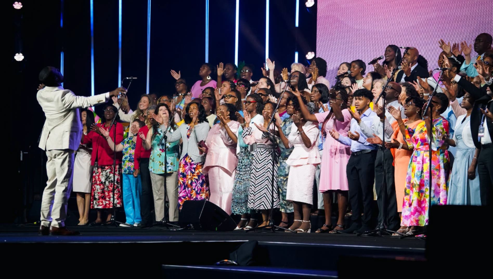 Une chorale de toutes les générations réunie dans la louange